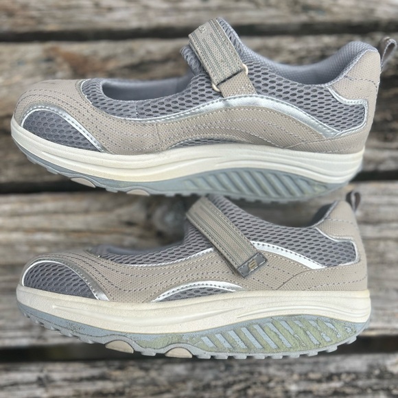 Skechers Shape-Ups Mary Jane Leather & Synthetic Strap Sneakers Shoes Size 8.5 - Picture 3 of 11